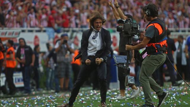 Almeyda alzó su primer título e Liga con las Chivas