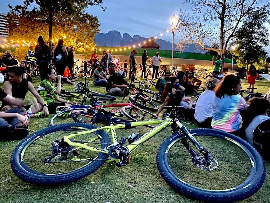 La noche del viernes pasado fuimos al Parque Rufino Tamayo a ver el documental de Gian Cassini sobre la vida de Cristina Serna.