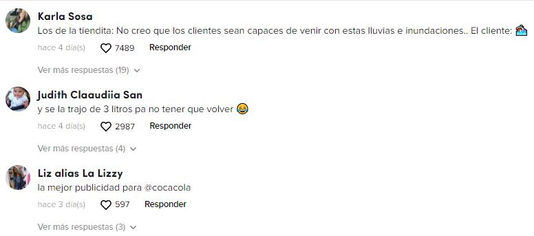 Reacciones por la mujer que va a comprar un refresco a pesar de la inundación