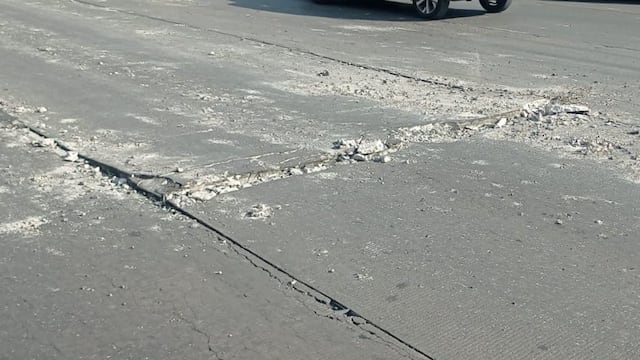 Se abre grieta en Circuito Interior de CDMX y se fractura el concreto hidráulico