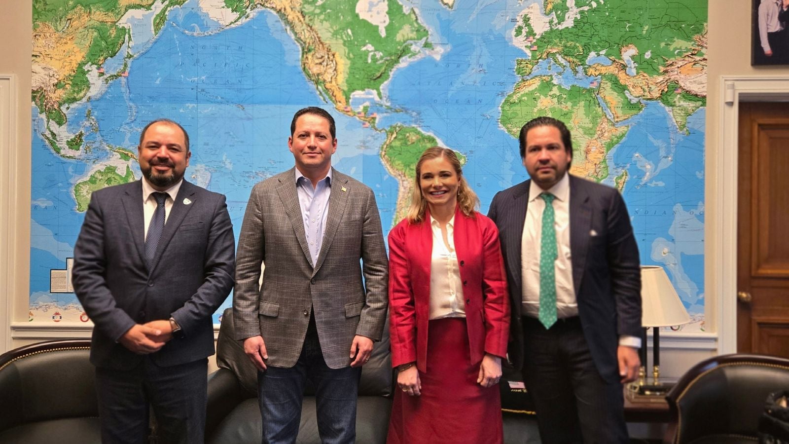 Maru Campos refuerza lazos binacionales en Washington y se reúne con el congresista Tony Gonzales