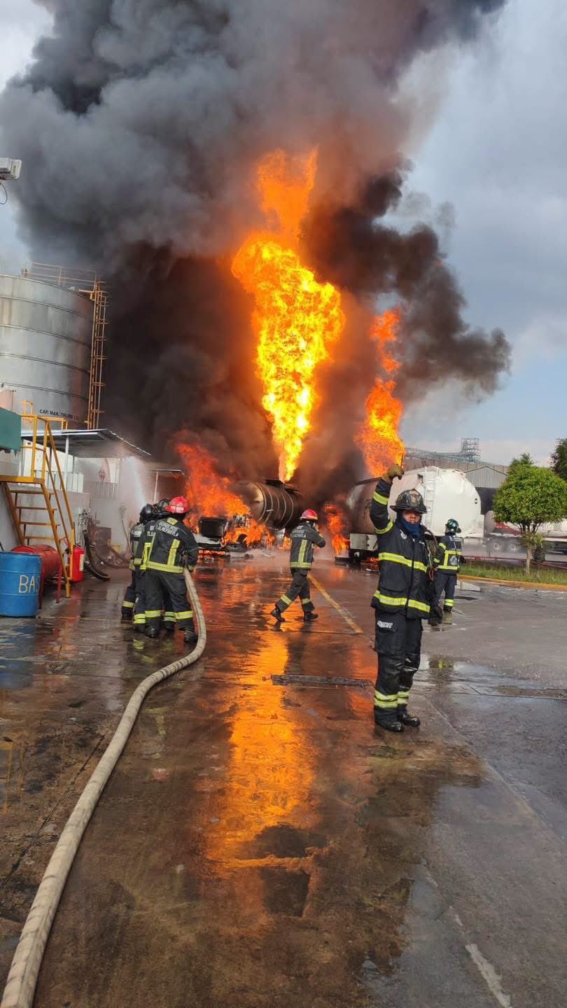 Incendio en zona industrial de Tlalnepantla deja al menos 3 heridos