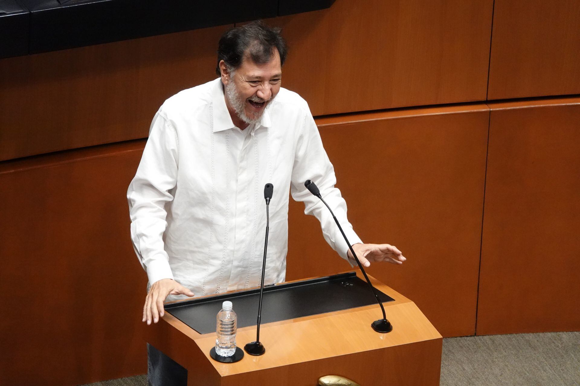 Gerardo Fernández Noroña, diputado del Partido del Trabajo, durante su intervención en la sesión de la Comisión Permanente.
