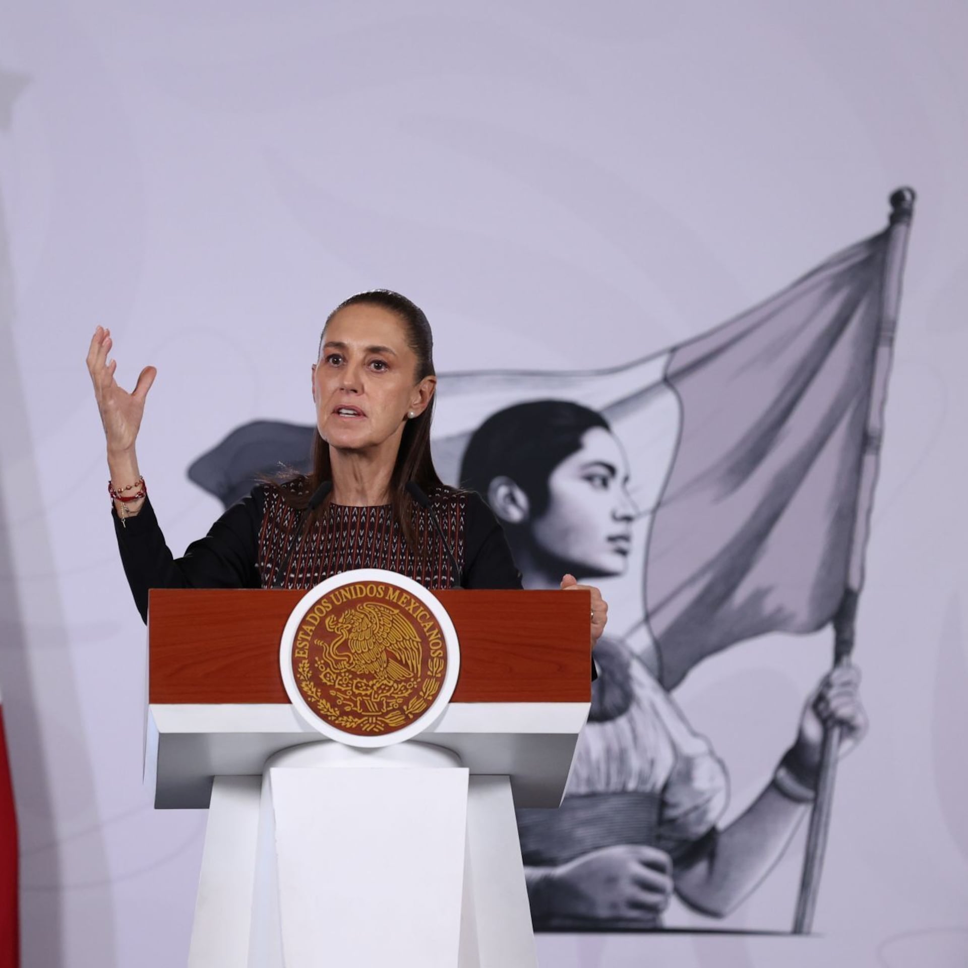 Sheinbaum niega lista de periodistas y defiende explicación de Luisa Alcalde