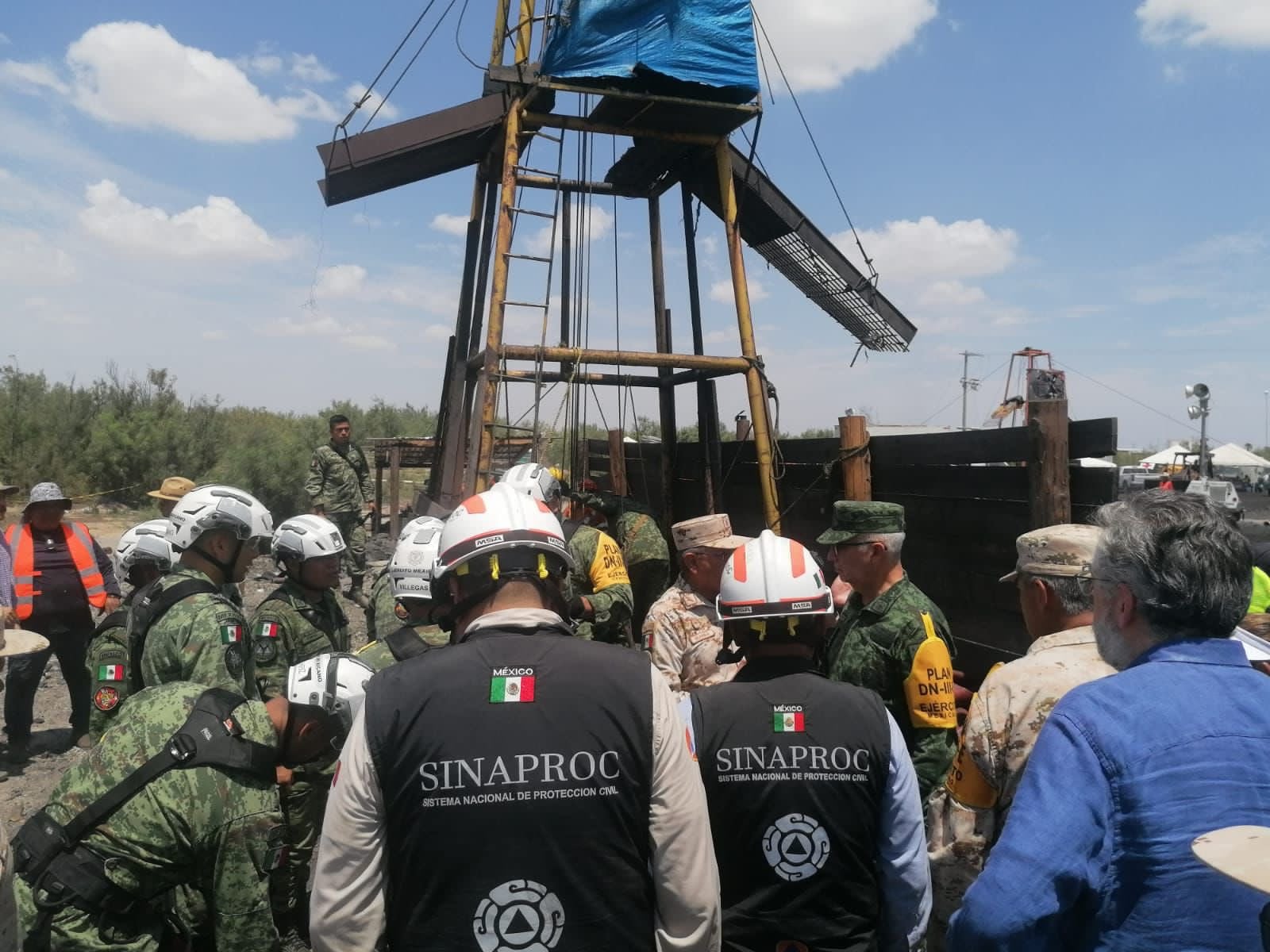 Mineros atrapados, Sabinas, Coahuila, día 17: Se integran más cuadrillas de trabajadores al rescate