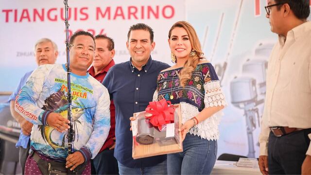 Evelyn Salgado entrega apoyos en Zihuatanejo