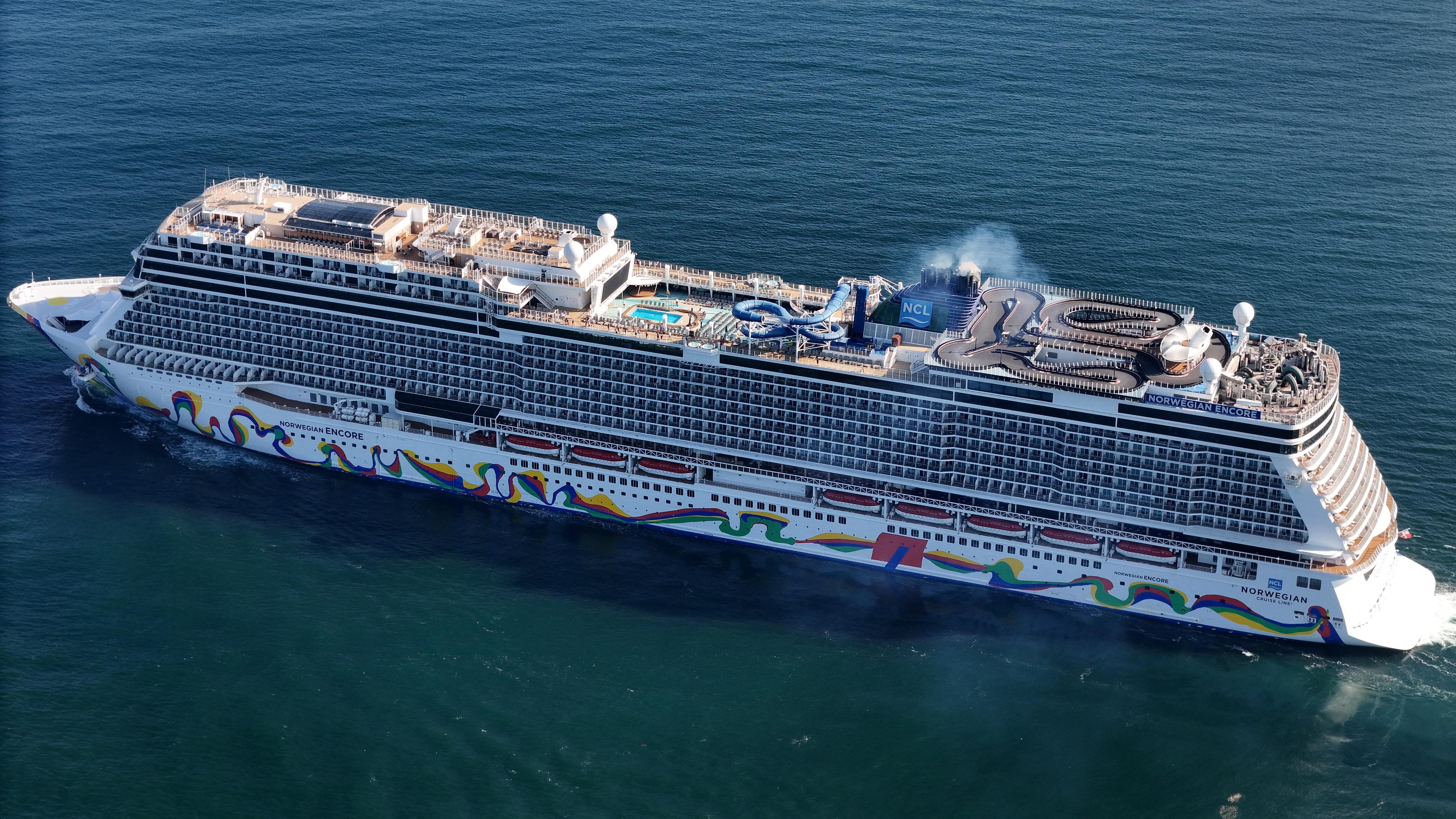 Abelina López recibió al primer crucero de la temporada