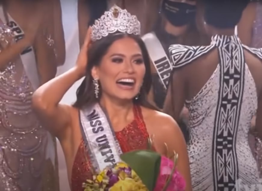 Andrea Meza coronación en Miss Universo 2021.