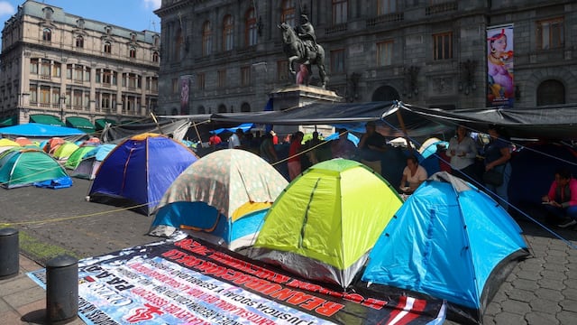 Plantón de la CNTE se extiende a Bolívar y Madero en el Centro Histórico