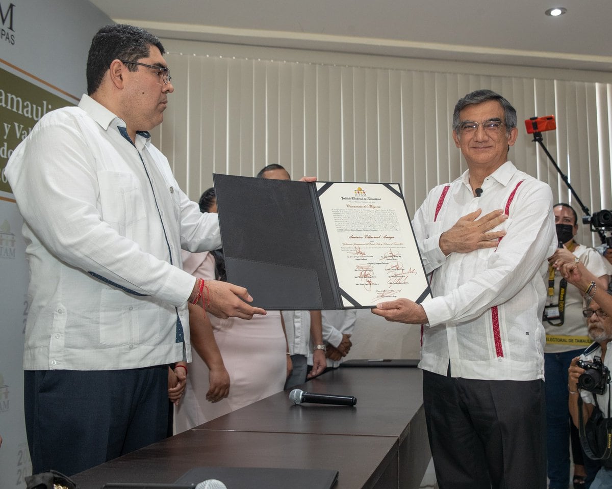 Américo Villarreal recibe constancia de mayoría