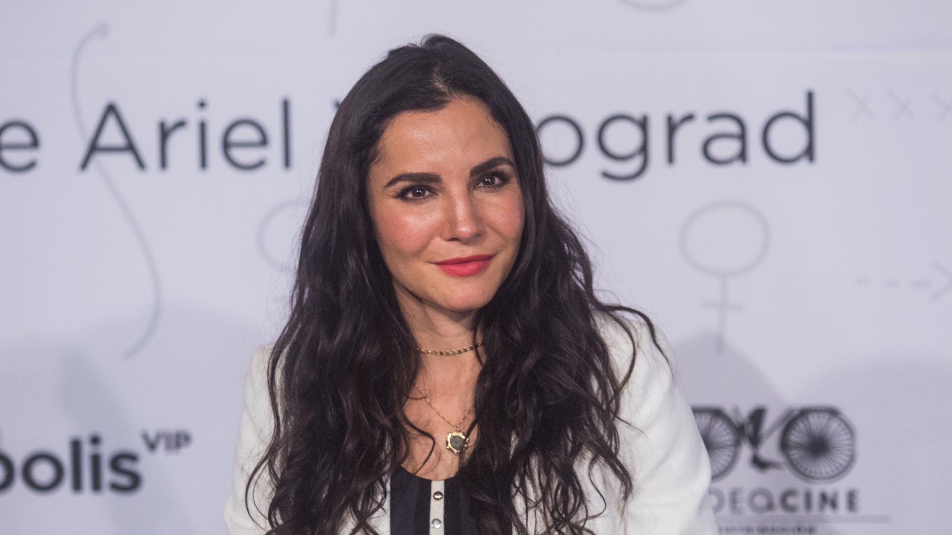 ¿Quién es la Máscara 2023 no le deja a Martha Higareda? Ya anuncia a Farmacias del Ahorro