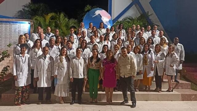 Otro grupo de 61 médicos cubanos llegará a México para integrarse al plan de salud del IMSS