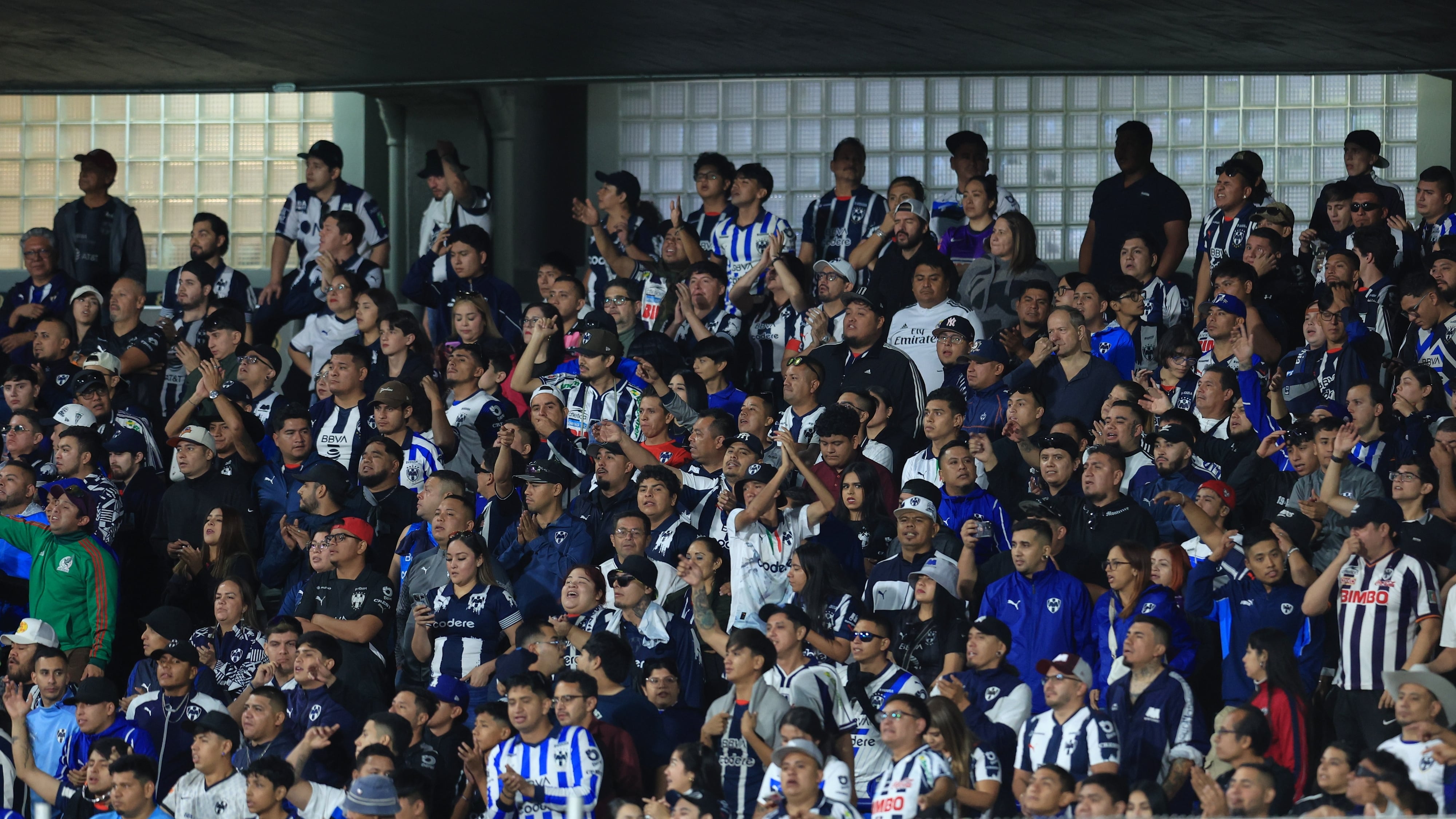 Fan de Cruz Azul que murió en CU presenta fractura de cráneo; seguridad UNAM reportó “desvanecimiento”