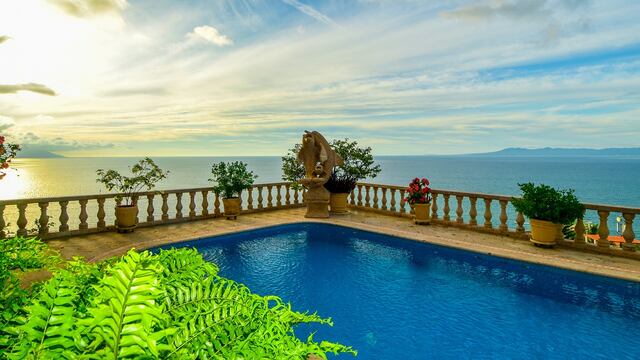 Albercas y pasto de los más ricos dejan sin agua a los pobres del mundo