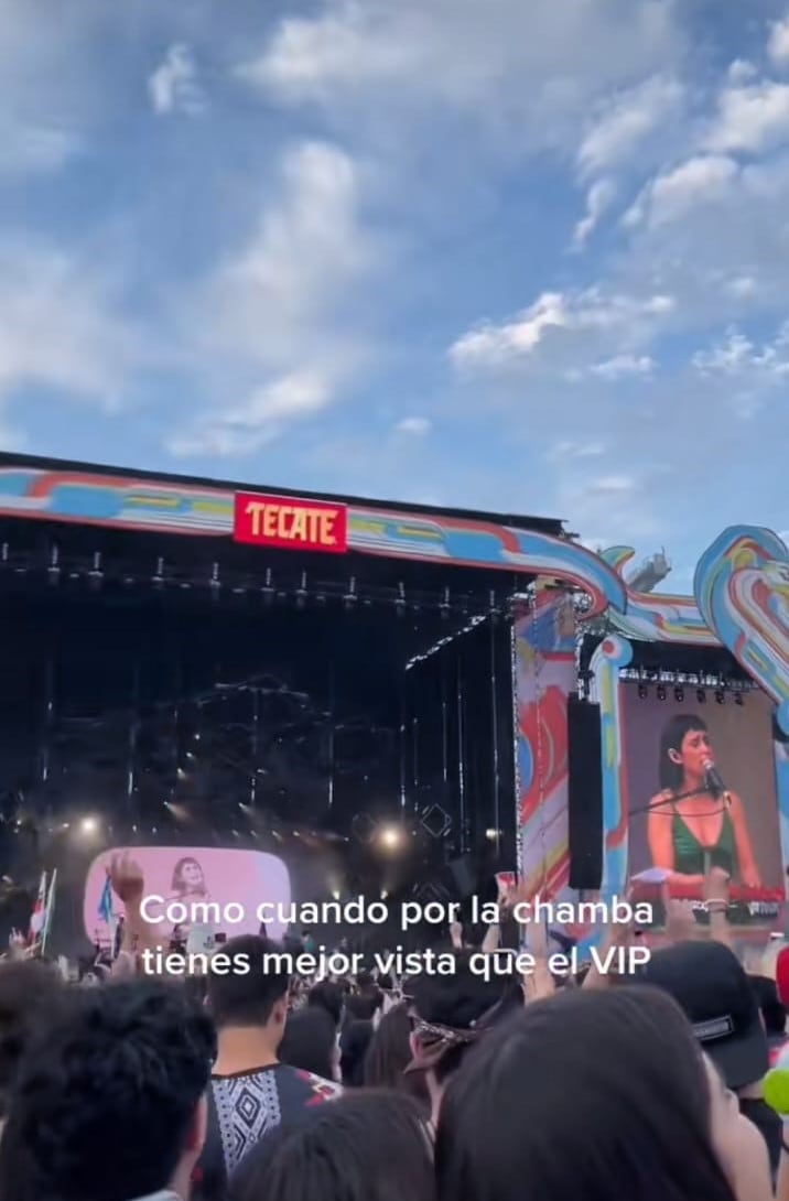 Albañiles robándose el show en el Tecate Pal Norte 2023
