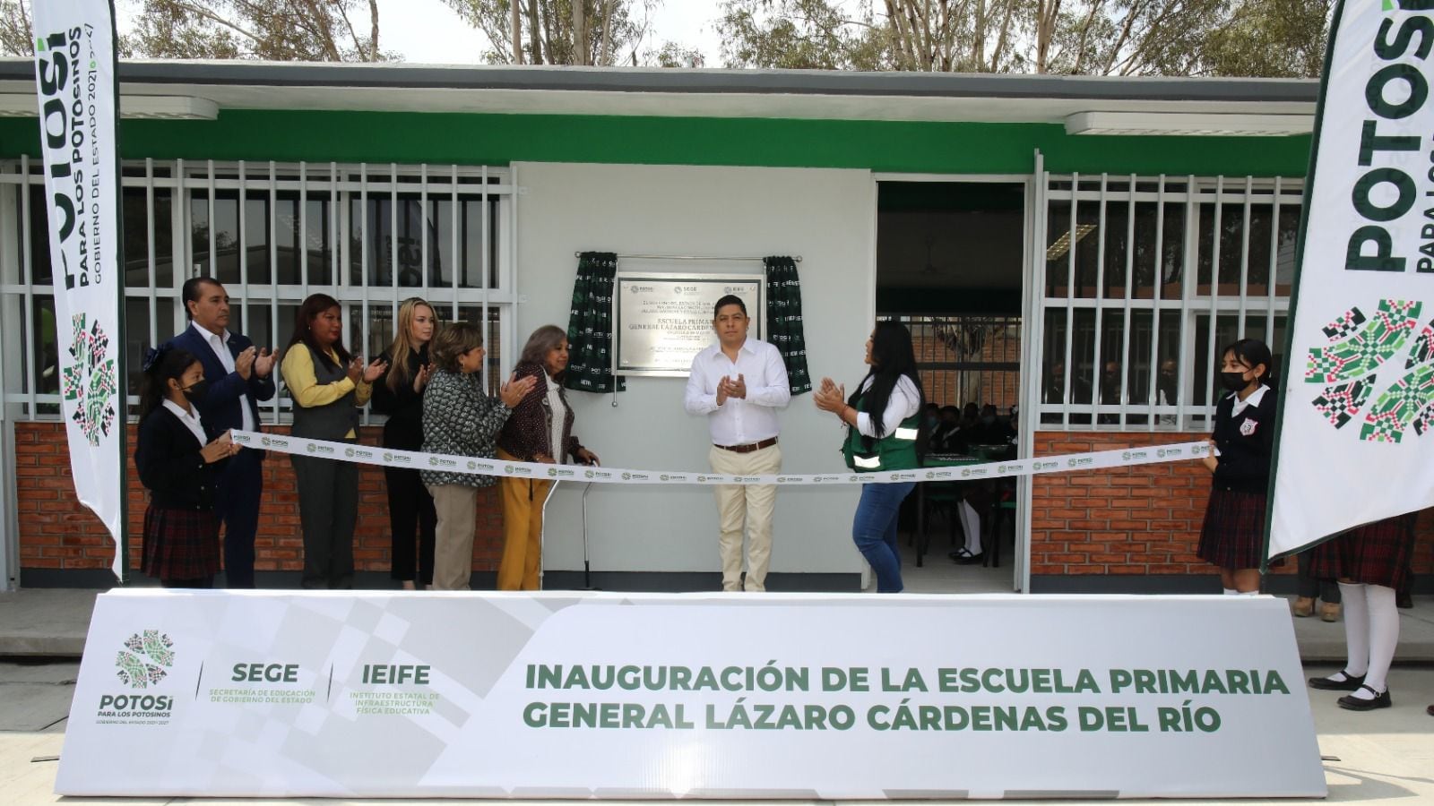 Ricardo Gallardo entrega nuevas escuelas en Soledad de Graciano Sánchez