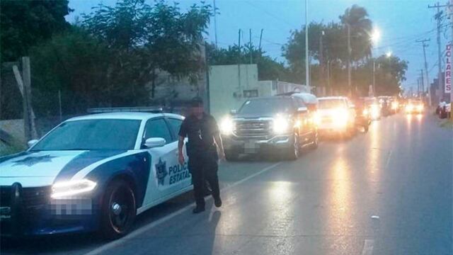 Policías estatales encabezan las caravanas de los vehículos de los visitantes para prevenir que sean víctimas de ilícitos en territorio tamaulipeco.