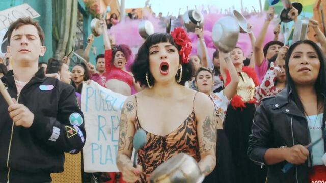 Mon Laferte y Yalitza Aparicio unen fuerzas en videoclip de “Plata ta tá”