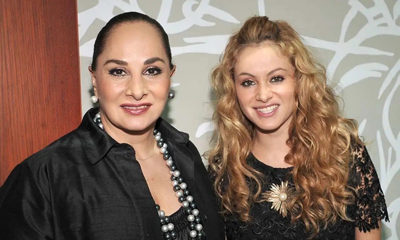 Paulina Rubio dice que su mamá Susana Dosamantes está en sanación del cáncer