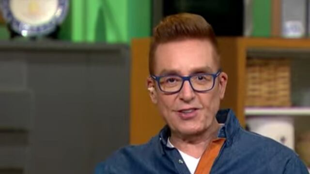 Daniel Bisogno quedó con el cabello color mole de olla