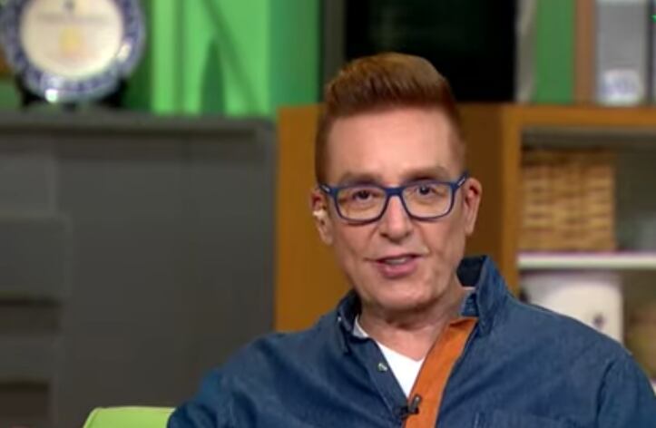 Daniel Bisogno quedó con el cabello color mole de olla