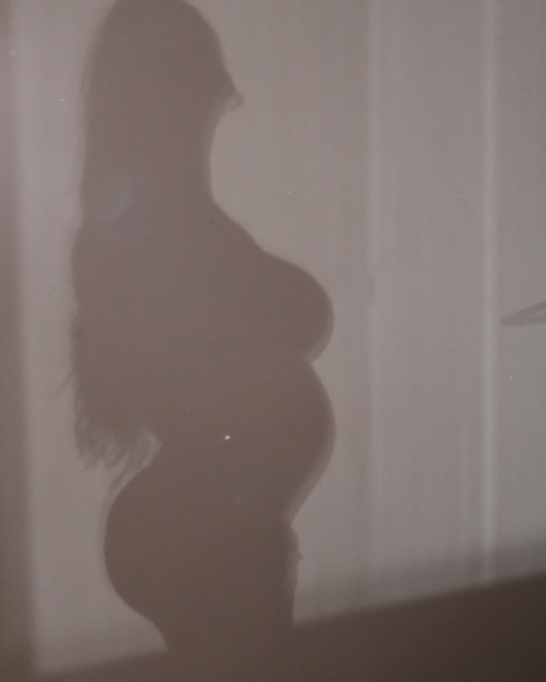 Karely Ruiz con 6 meses de embarazo