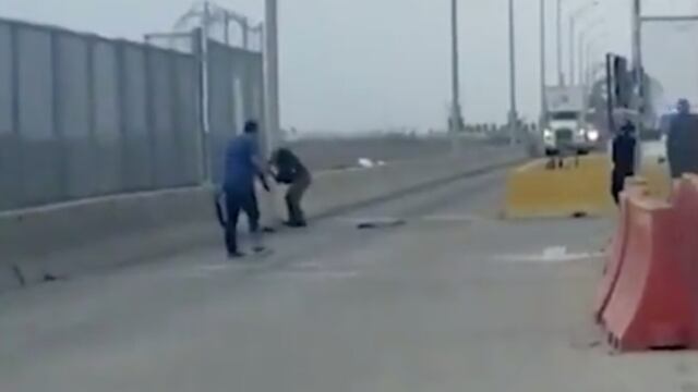 El migrante intentó cruzar por un puente destinado al acceso de vehículos.
