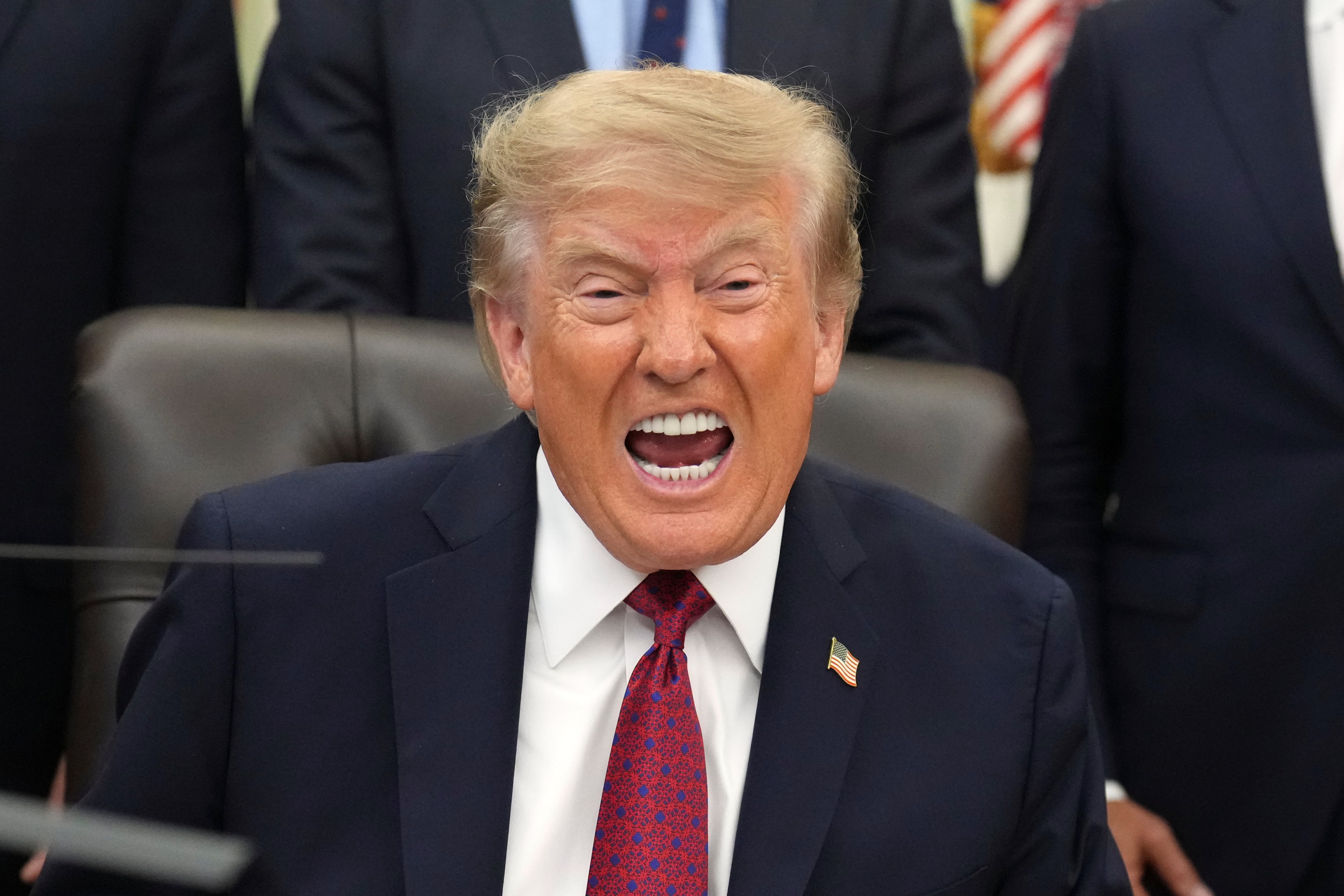 Donald Trump confirma ataque a Irán cerca del Estrecho de Ormuz