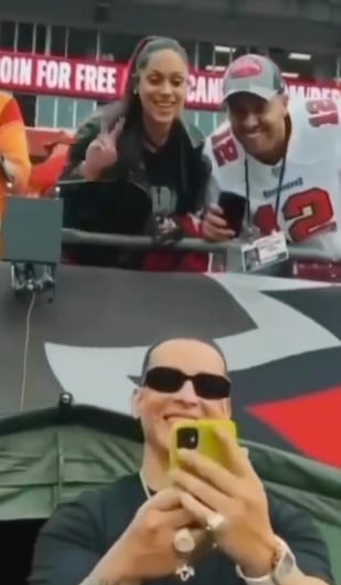 ¿Aleccionando a Bad Bunny? Daddy Yankee muestra el trato a sus fans.