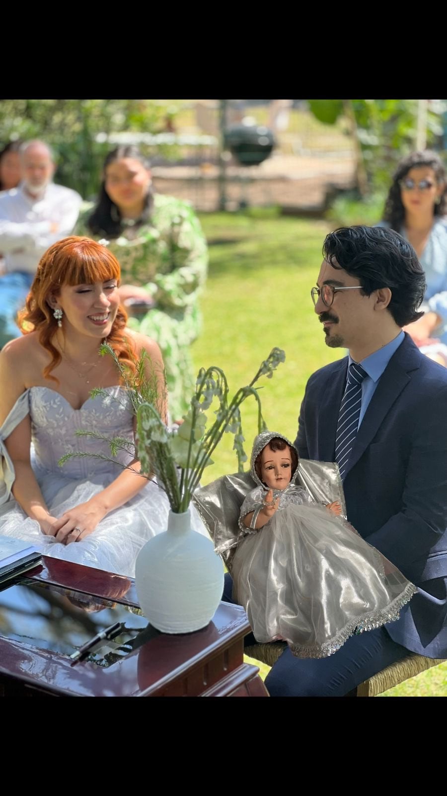 Memes por la joven que usó el mismo vestido de boda que un niño Dios