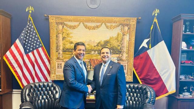 Francisco García Cabeza de Vaca y Henry Cuellar en reunión de trabajo