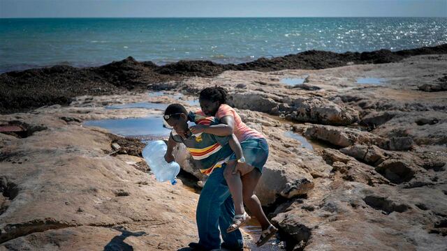 Sobrevivientes del paso de 'Dorian' en las Bahamas.