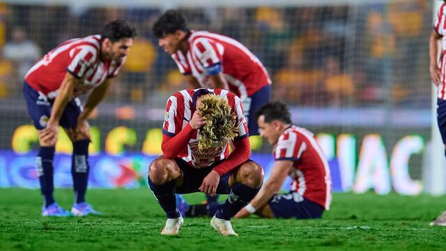 Referente de Chivas se va de vacaciones en plena crisis; no es el Chicharito