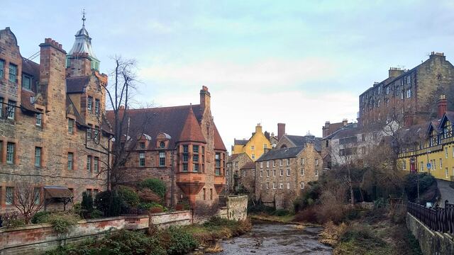 Podrías heredar una propiedad en Escocia.
