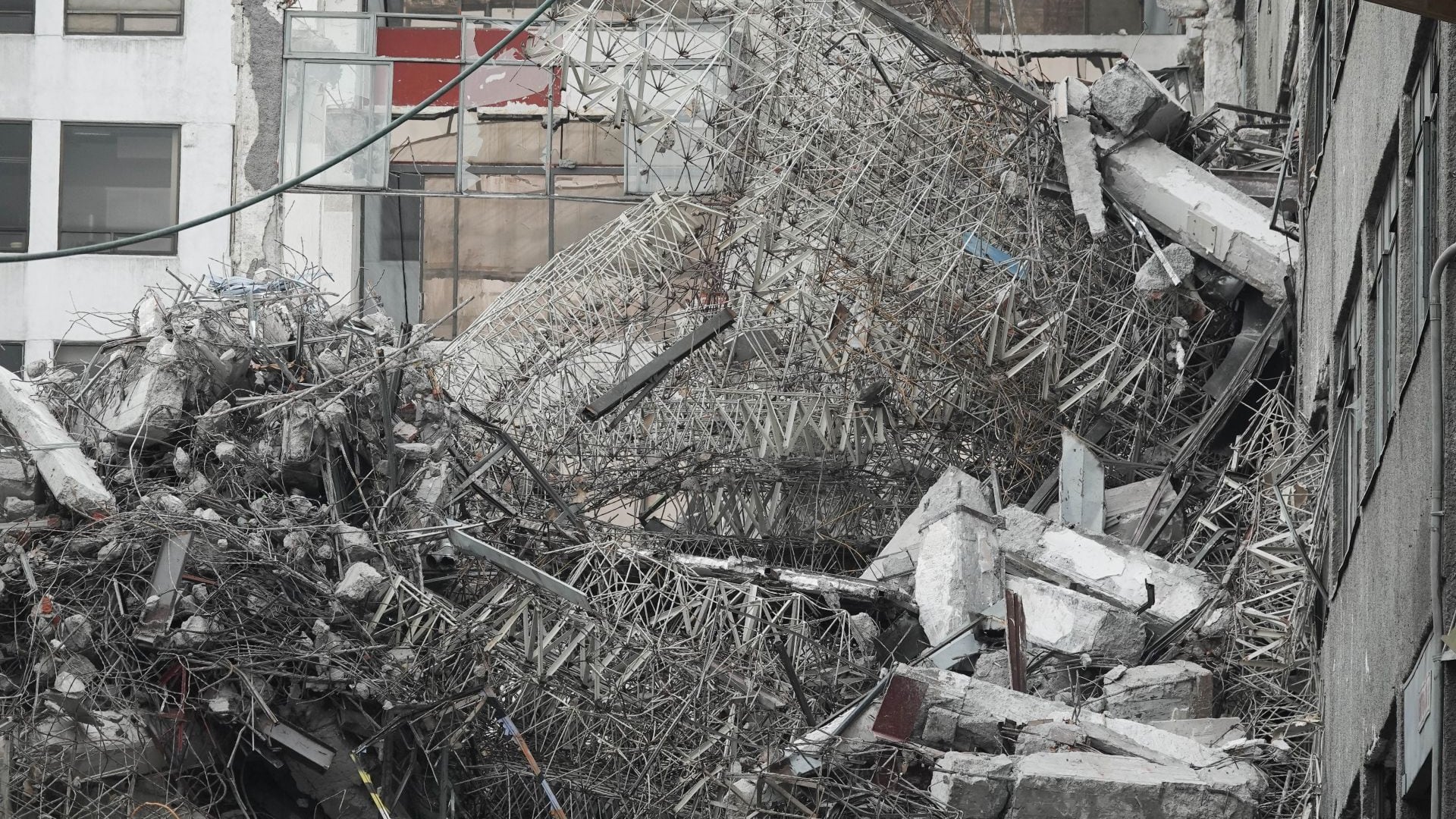 Confirman primera muerte por derrumbe de edificio en San Antonio Abad