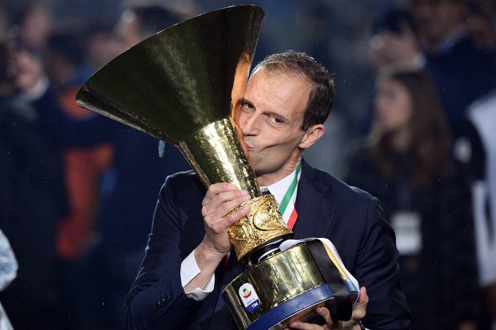 Massimiliano Allegri besa el Scudetto