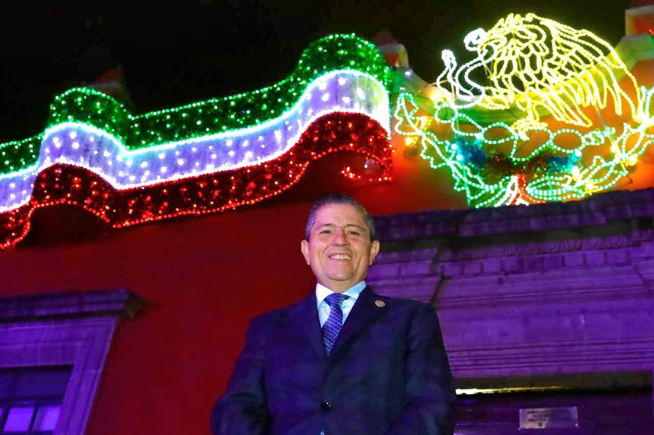 ILUMINAN COYOACÁN DE COLORES PATRIOS