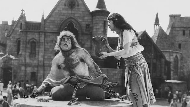 Lon Chaney como Quasimodo.