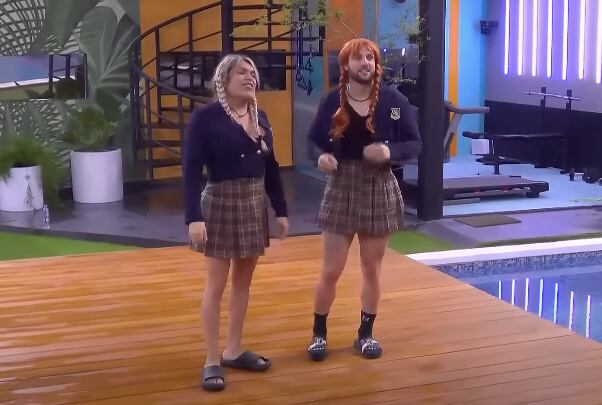 Wendy Guevara y Nicola Porcella se disfrazan de colegialas