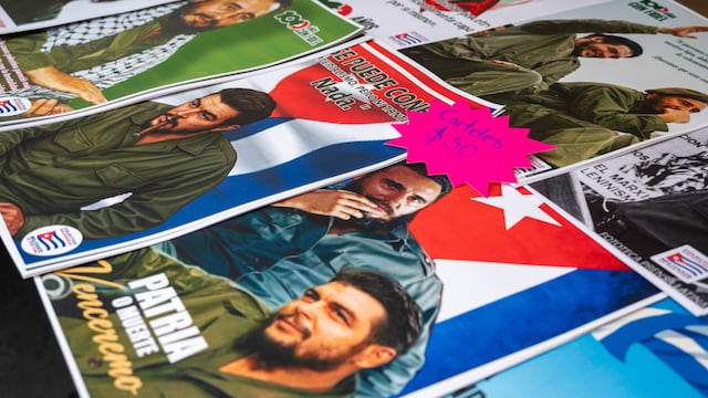 Acopio en el Zócalo de la Ciudad de México para apoyar a Cuba