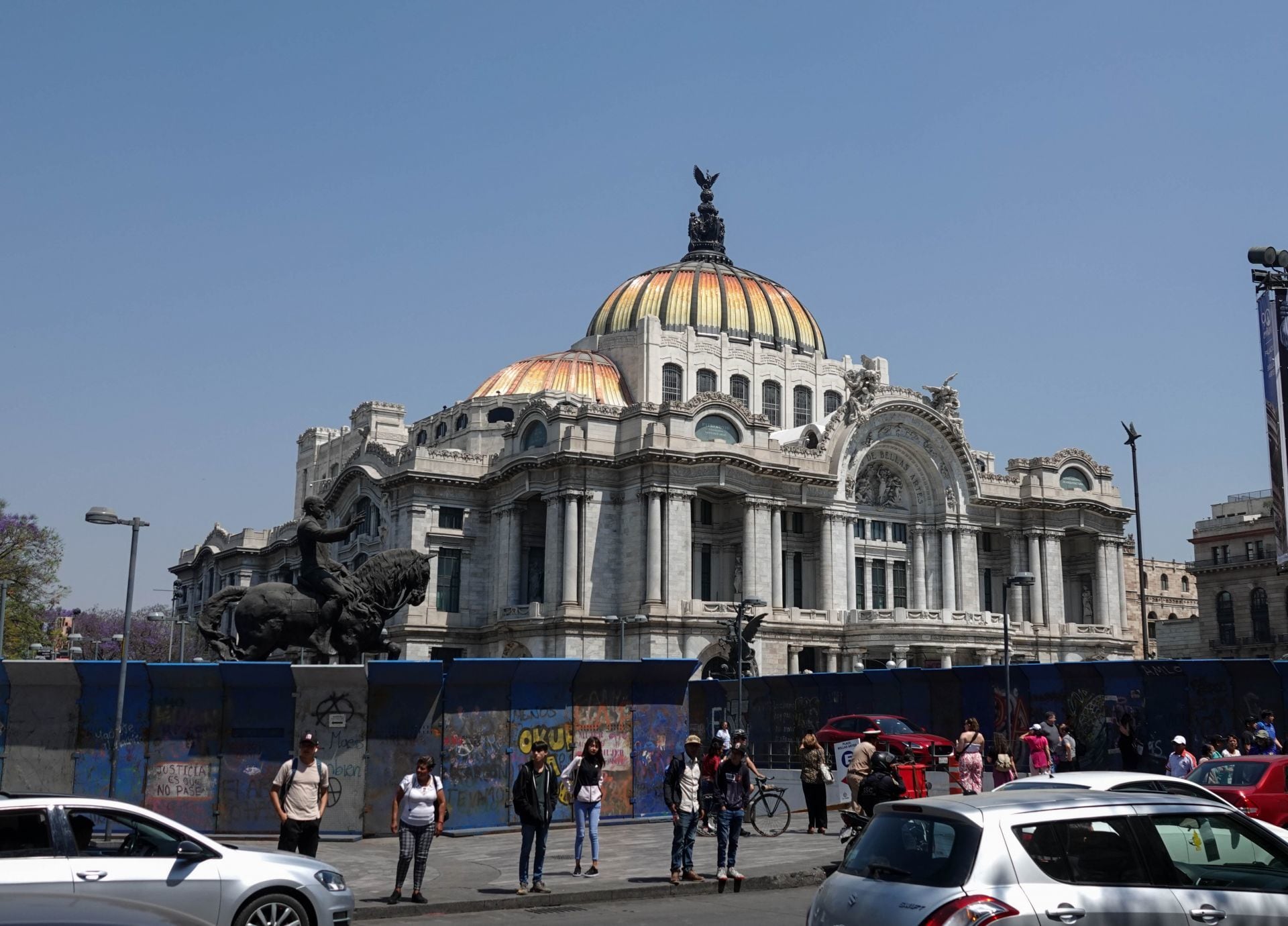 Vallas alrededor de Bellas Artes