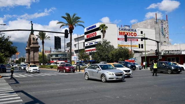 Monterrey despliega agentes de Tránsito por fallas en semáforos