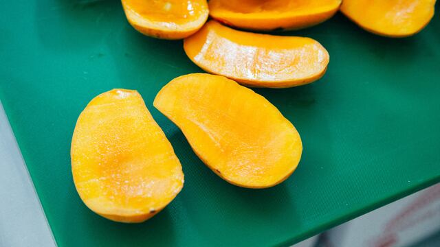 Descubren propiedades en cáscara de mango