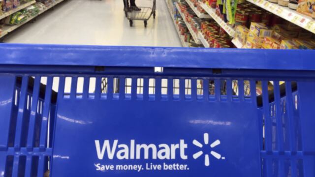 ¿Ofertas en Walmart? Empleados esconden los productos y ganan descuentos