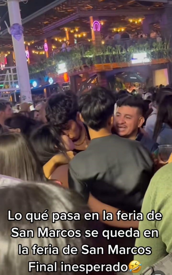 Amigo chapulín besa a su novia y él ni cuenta se dio