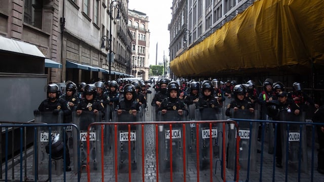 Operativo de la SSC de la CDMX ante manifestación de la CNTE rumbo al Zócalo.