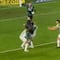Fan se mete a la cancha a golpear a Enner Valencia por fallar un penalti