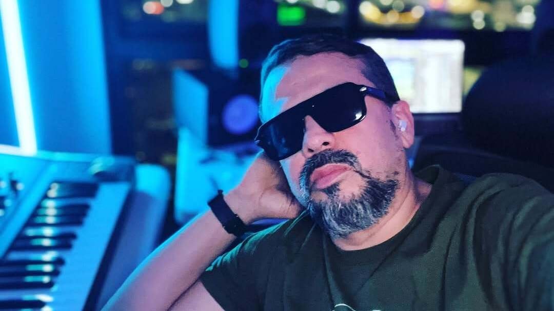 Cruz Martínez enfrenta a la prensa tras ser vinculado a proceso por violencia familiar