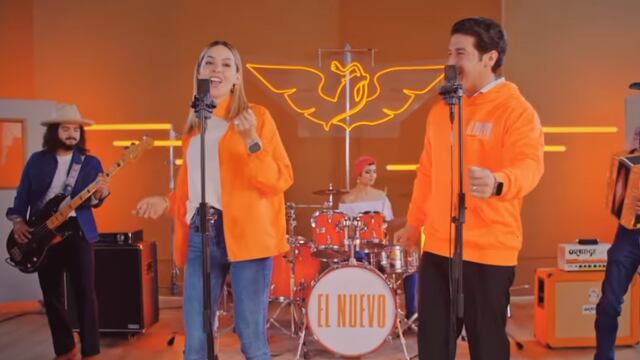 Samuel García y Mariana Rodríguez cantando aunque ya no sea candidato