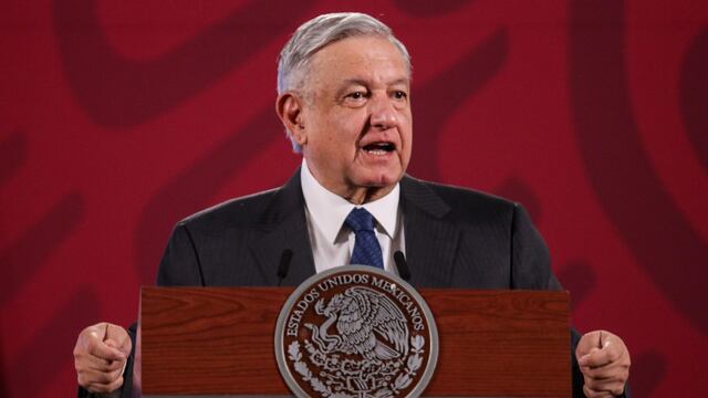 AMLO acepta que refinerías contaminantes, pero porque gobiernos las dejaron hechas “chatarra”